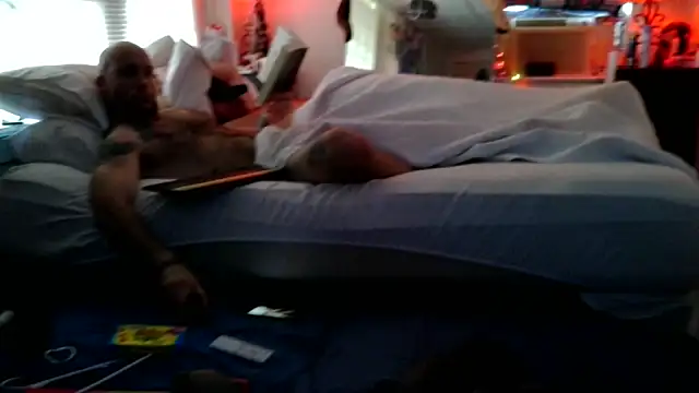 Luv2SuckBWC92 online show from 10, 10, 2025