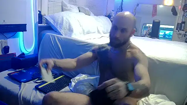 Luv2SuckBWC92 online show from 18, 11, 2025