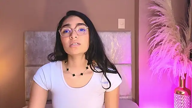 LunaAspen  online show from 28, 4, 2026