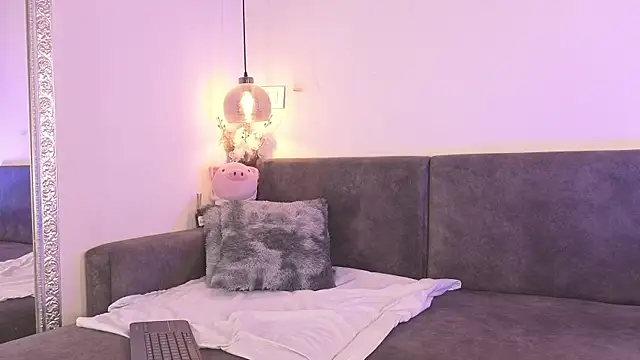 littlee Sophi  online show from 21, 12, 2025