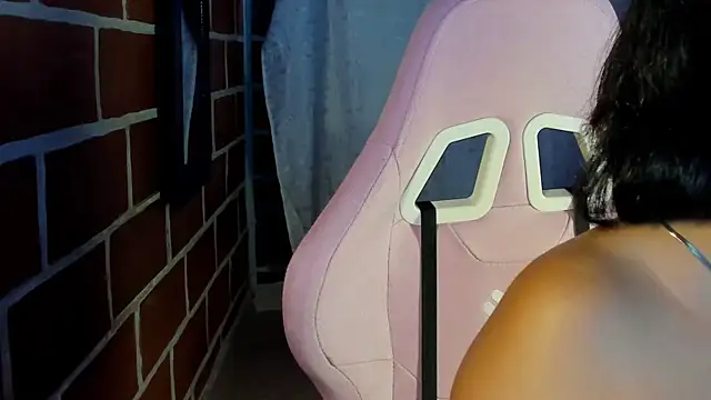 MelanyOconner online show from 23, 4, 2026