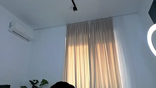 EmaHallee online show from 9, 7, 2026