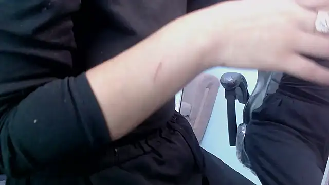 Snapshot of victoria_hernandez_t_ chatting on 6, 11, 2025 victoria hernandez t online show from 6, 11, 2025