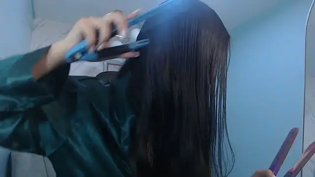 victoria hernandez t  online show from 24, 4, 2026