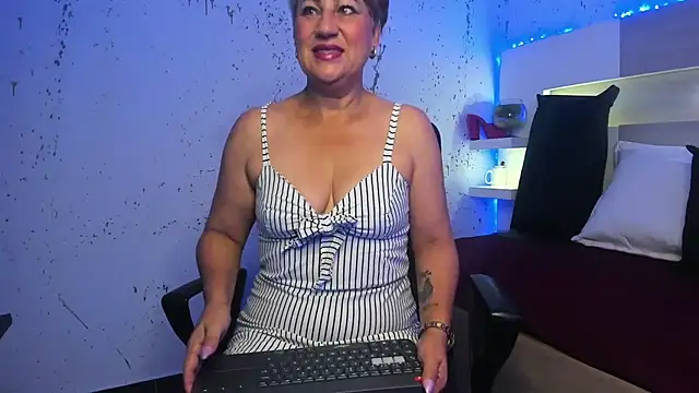 Snapshot of JaddeWalker chatting on 2, 2, 2026 JaddeWalker online show from 2, 2, 2026