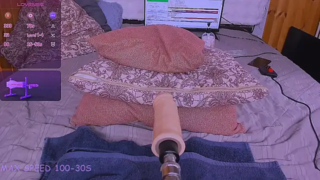 Snapshot of M_I_L_F_A chatting on 19, 5, 2026 M I L F A online show from 19, 5, 2026