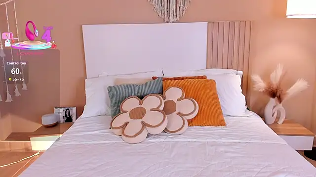 Camila Bustamante online show from 23, 4, 2026