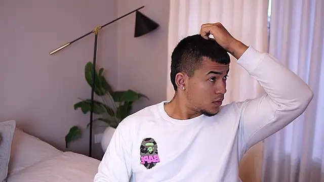 Thiago Valente online show from 7, 10, 2025