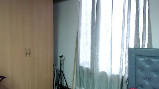 sarah aguilar online show from 14, 4, 2026