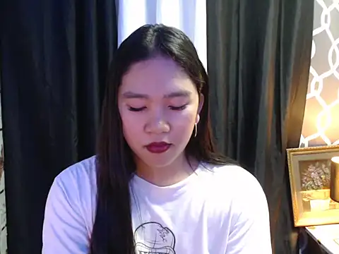 Snapshot of slut_clio chatting on 7, 10, 2025 slut clio online show from 7, 10, 2025