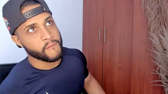 Snapshot of Pier_Simons chatting on 12, 11, 2025 Pier Simons online show from 12, 11, 2025