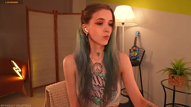 Snapshot of violetesa chatting on 25, 9, 2025 violetesa online show from 25, 9, 2025