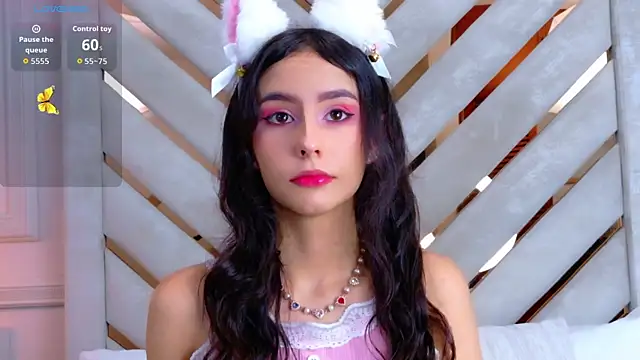 Snapshot of Sarah-Grace chatting on 29, 10, 2025 Sarah-Grace online show from 29, 10, 2025