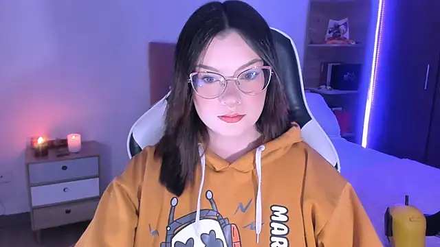 Snapshot of OphelianaRose33 chatting on 8, 9, 2025 OphelianaRose33 online show from 8, 9, 2025