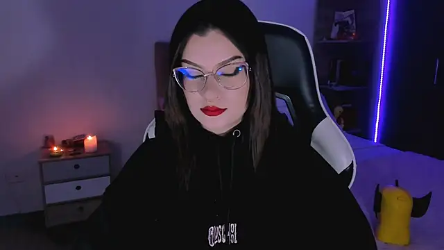 Snapshot of OphelianaRose33 chatting on 9, 10, 2025 OphelianaRose33 online show from 9, 10, 2025