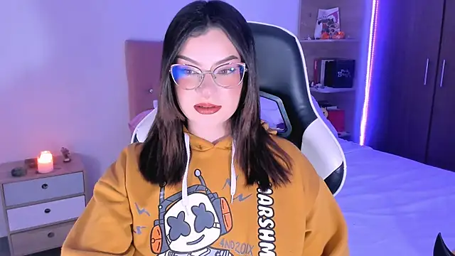 Snapshot of OphelianaRose33 chatting on 10, 10, 2025 OphelianaRose33 online show from 10, 10, 2025