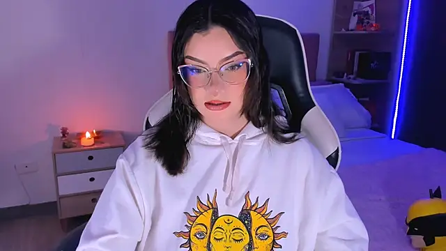 Snapshot of OphelianaRose33 chatting on 13, 10, 2025 OphelianaRose33 online show from 13, 10, 2025