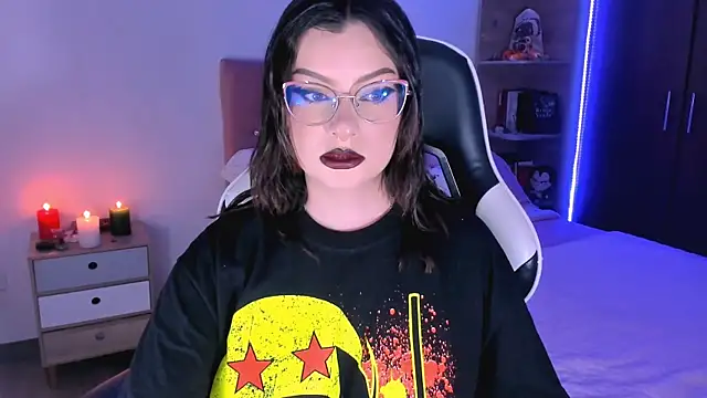 Snapshot of OphelianaRose33 chatting on 17, 10, 2025 OphelianaRose33 online show from 17, 10, 2025