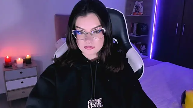 Snapshot of OphelianaRose33 chatting on 18, 10, 2025 OphelianaRose33 online show from 18, 10, 2025