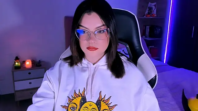 Snapshot of OphelianaRose33 chatting on 28, 10, 2025 OphelianaRose33 online show from 28, 10, 2025