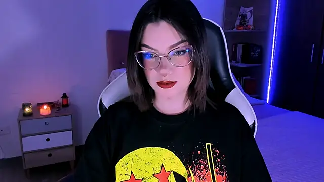 Snapshot of OphelianaRose33 chatting on 2, 11, 2025 OphelianaRose33 online show from 2, 11, 2025