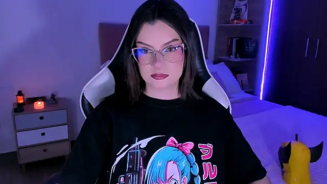 Snapshot of OphelianaRose33 chatting on 8, 11, 2025 OphelianaRose33 online show from 8, 11, 2025