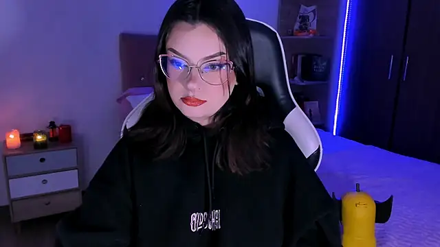 Snapshot of OphelianaRose33 chatting on 21, 11, 2025 OphelianaRose33 online show from 21, 11, 2025