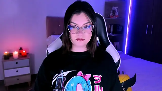 Snapshot of OphelianaRose33 chatting on 30, 11, 2025 OphelianaRose33 online show from 30, 11, 2025