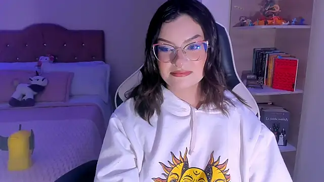 Snapshot of OphelianaRose33 chatting on 5, 1, 2026 OphelianaRose33 online show from 5, 1, 2026