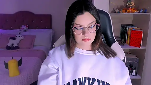 Snapshot of OphelianaRose33 chatting on 6, 1, 2026 OphelianaRose33 online show from 6, 1, 2026