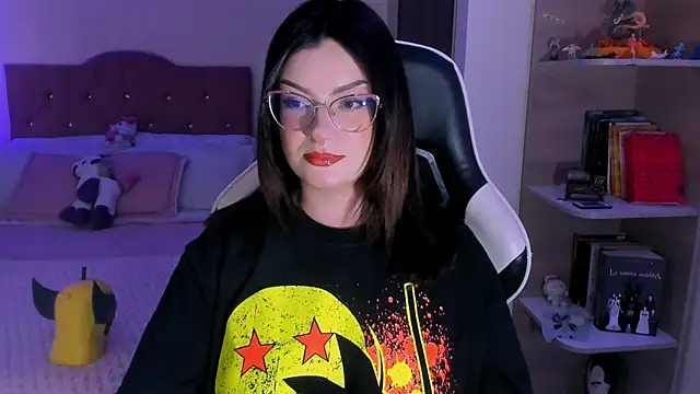 Snapshot of OphelianaRose33 chatting on 11, 1, 2026 OphelianaRose33 online show from 11, 1, 2026