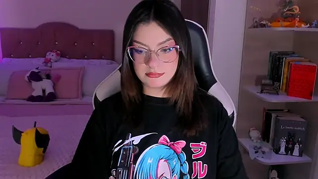 Snapshot of OphelianaRose33 chatting on 12, 1, 2026 OphelianaRose33 online show from 12, 1, 2026