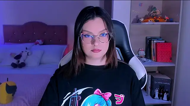 Snapshot of OphelianaRose33 chatting on 13, 2, 2026 OphelianaRose33 online show from 13, 2, 2026