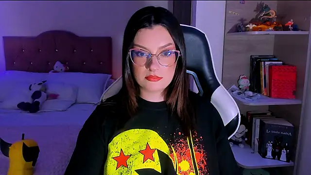 Snapshot of OphelianaRose33 chatting on 21, 2, 2026 OphelianaRose33 online show from 21, 2, 2026