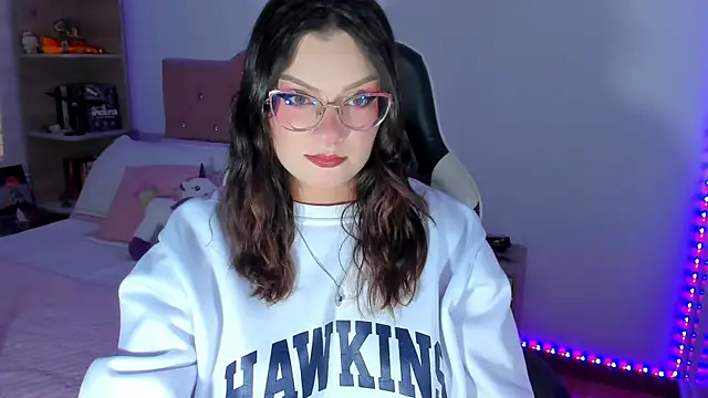 OphelianaRose33 online show from 3, 6, 2026