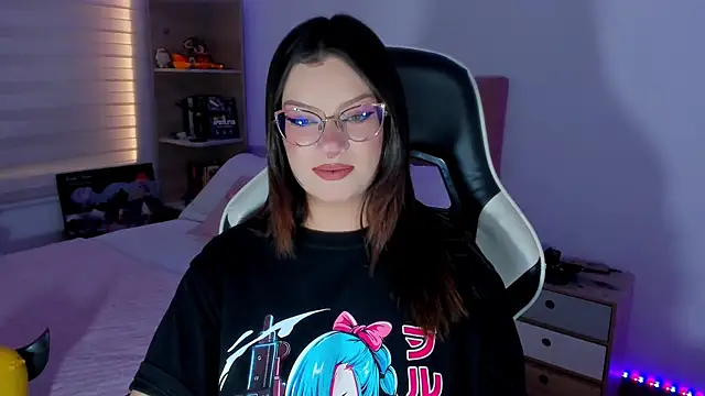 OphelianaRose33 online show from 6, 6, 2026