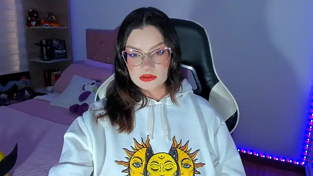 OphelianaRose33 online show from 9, 6, 2026