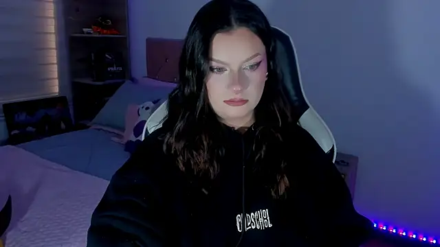 OphelianaRose33 online show from 26, 6, 2026
