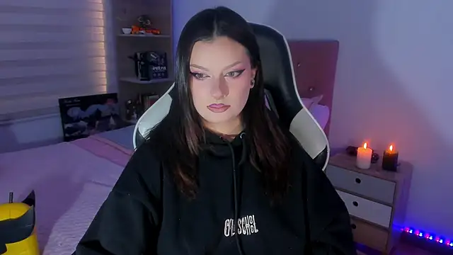 OphelianaRose33 online show from 2, 7, 2026