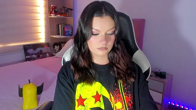 OphelianaRose33 online show from 1, 8, 2026
