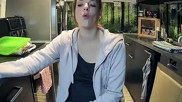 Snapshot of SexyMilf_37 chatting on 7, 10, 2025 SexyMilf 37 online show from 7, 10, 2025