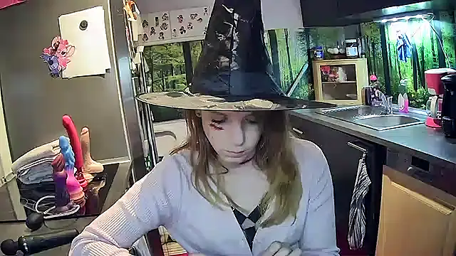 Snapshot of SexyMilf_37 chatting on 31, 10, 2025 SexyMilf 37 online show from 31, 10, 2025