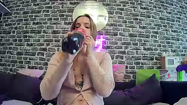 Snapshot of SexyMilf_37 chatting on 14, 11, 2025 SexyMilf 37 online show from 14, 11, 2025