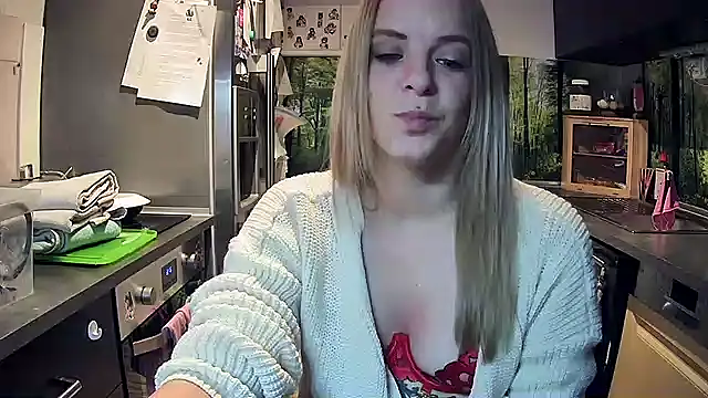 Snapshot of SexyMilf_37 chatting on 17, 11, 2025 SexyMilf 37 online show from 17, 11, 2025