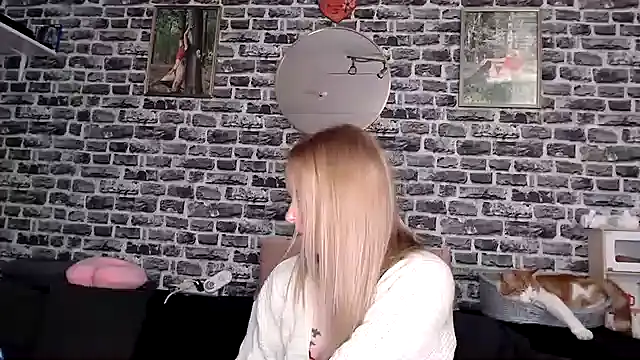 Snapshot of SexyMilf_37 chatting on 22, 11, 2025 SexyMilf 37 online show from 22, 11, 2025