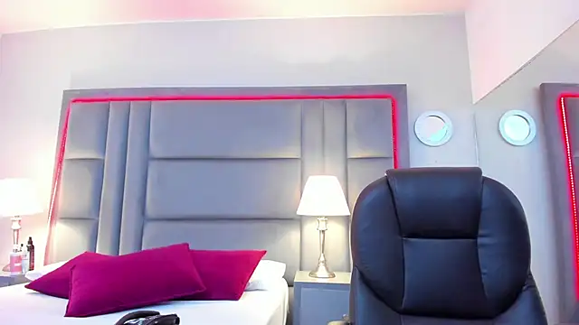 GabyMoreau online show from 8, 4, 2026