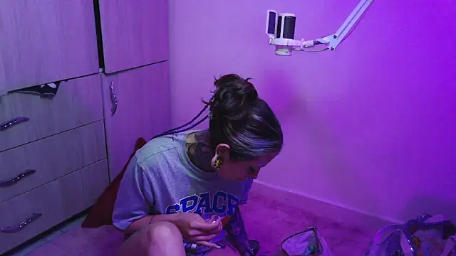 Snapshot of vainilla_doll chatting on 7, 4, 2026 vainilla doll online show from 7, 4, 2026