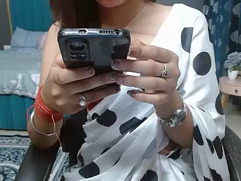 Urlove lily online show from 25, 9, 2025