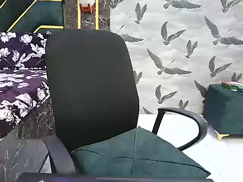 Snapshot of Urlove_lily chatting on 8, 6, 2026 Urlove lily online show from 8, 6, 2026