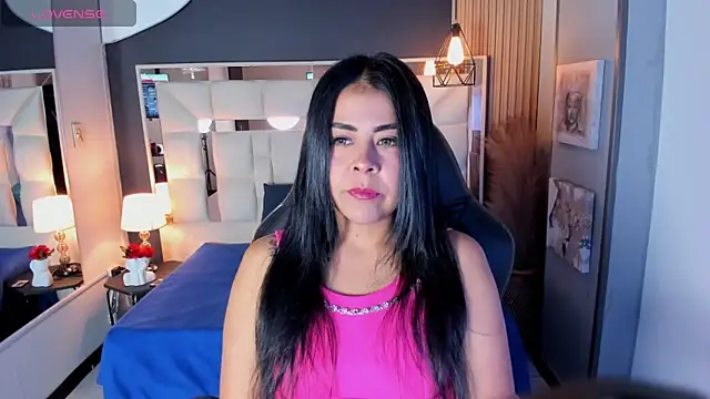 Aniajoness  online show from 13, 10, 2025